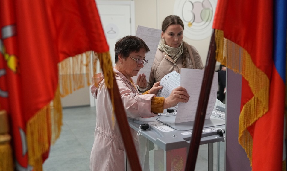 Rusi idú k urnám. Voľby majú ukázať aj mieru podpory Putina a vojny