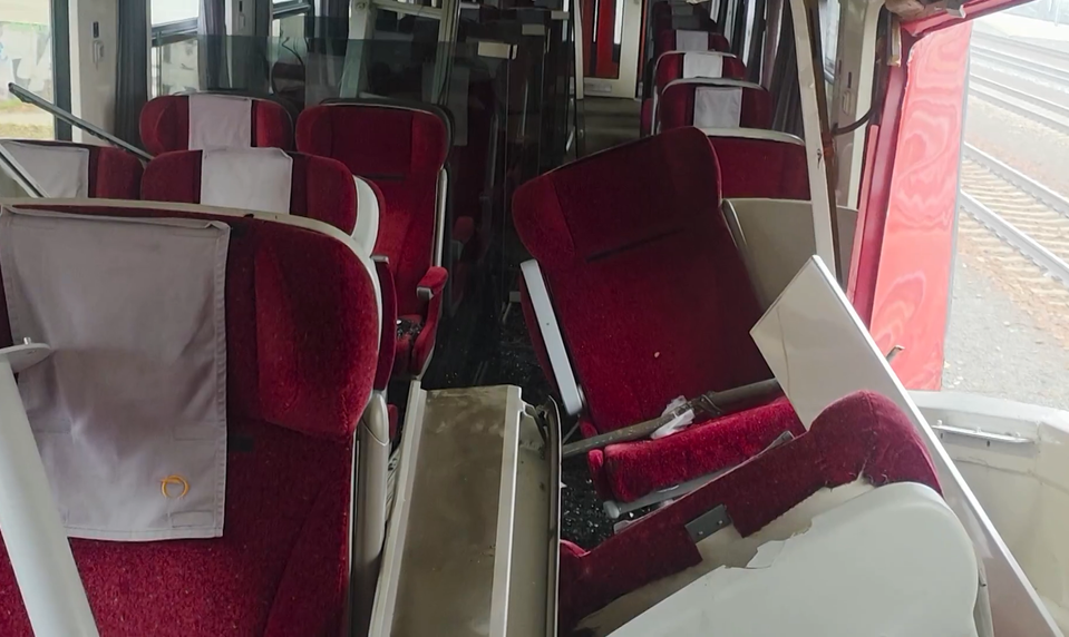 Mrazivé zábery: Takto to vyzeralo vo vozni po zrážke vlakov pri Pezinku