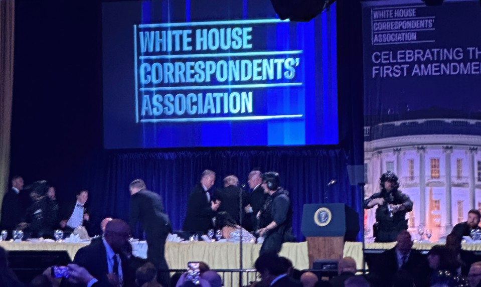 Svetoví lídri odsúdili streľbu počas galavečera s Donaldom Trumpom ako akt politického násilia