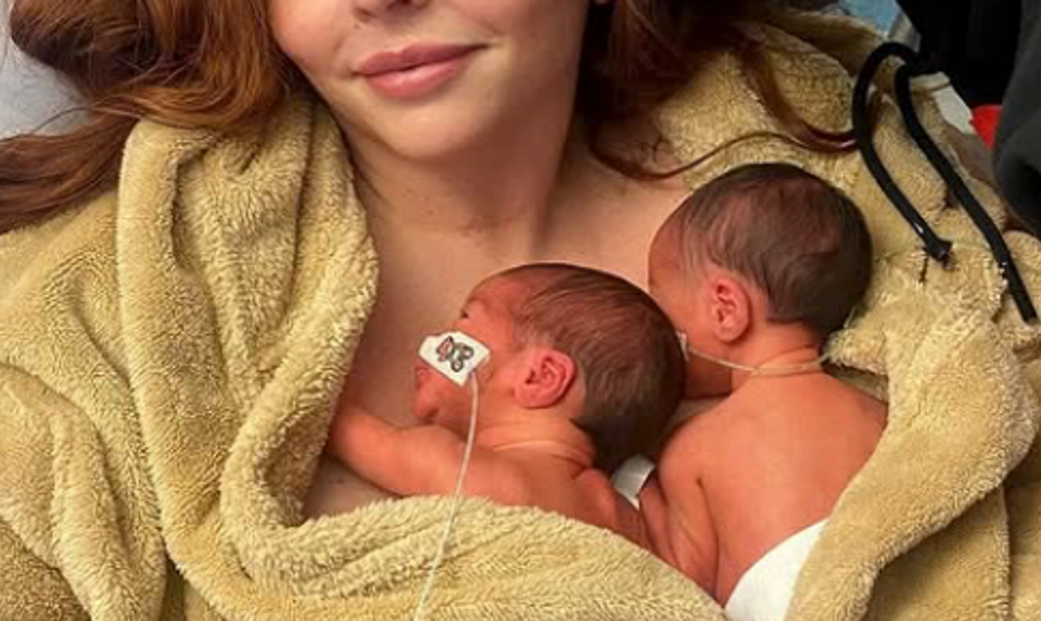 Po krutej diagnóze maličkých dvojičiek prišla ďalšia rana: Ostane speváčka na všetko sama?