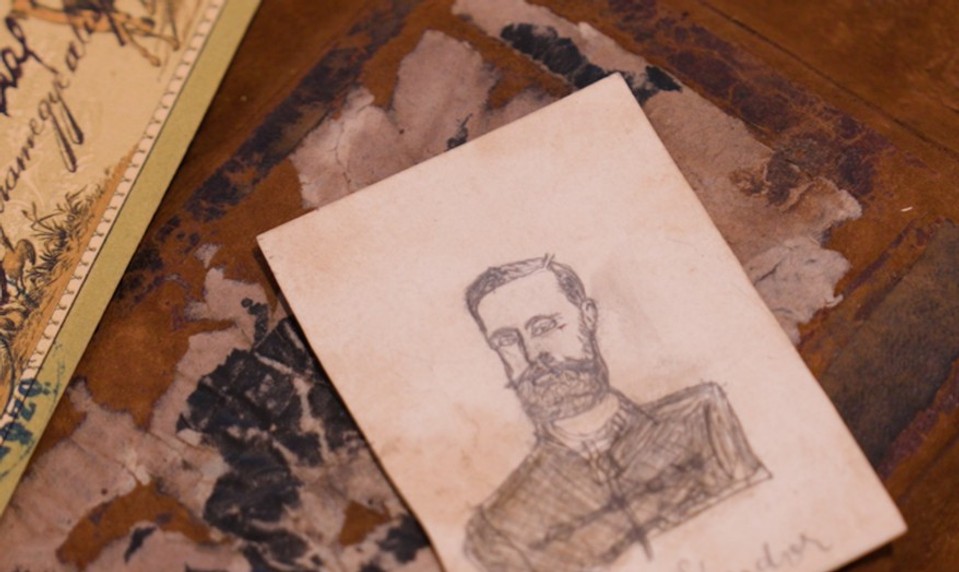 Legitimácia s nakresleným portrétom, prvé občianske preukazy, aj Nansenove pasy. Výstava približuje históriu osobných dokladov u nás.