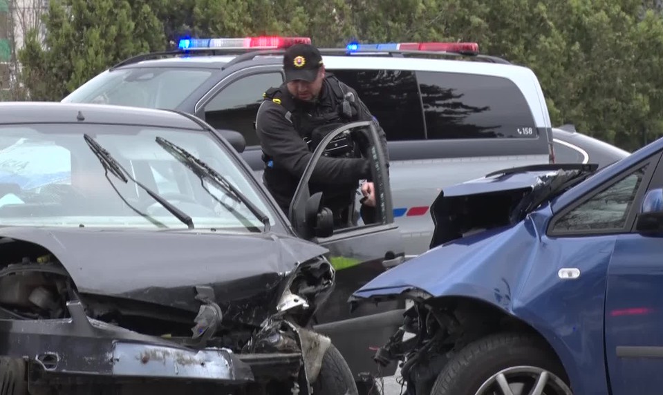 V Partizánskom naháňali vodiča, ktorý nezastavil policajtom. Pri úteku havaroval