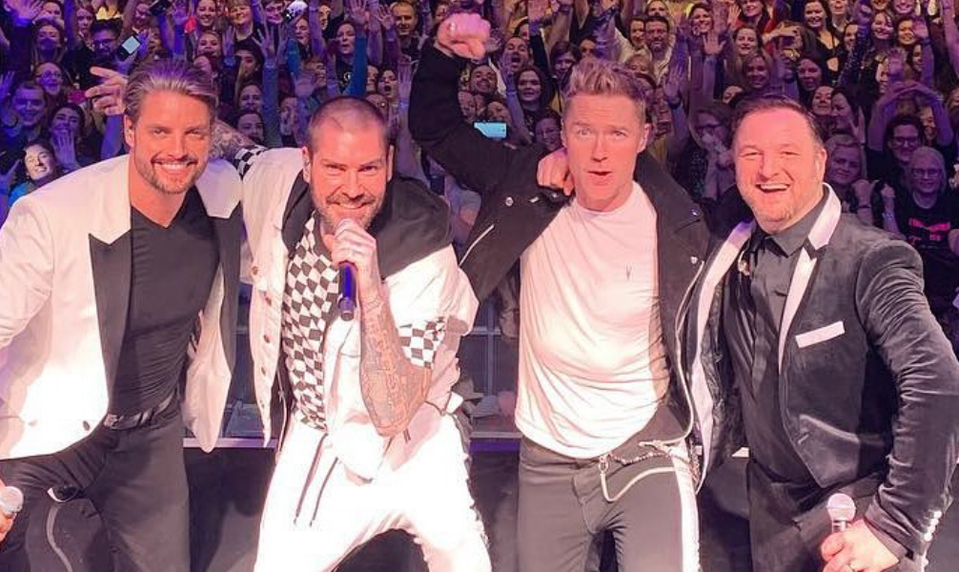 Šokujúce slová bývalého idolu dievčat: Spevák tvrdí, že Zem je plochá a hviezdy slúžia diablovi!