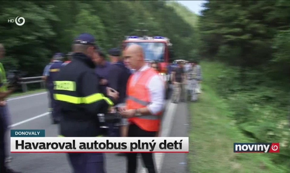Havaroval autobus plný detí