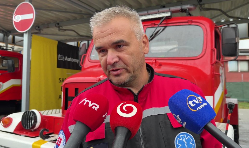 Spišskonovoveskí hasiči vyzbierali peniaze pre syna svojho kolegu
