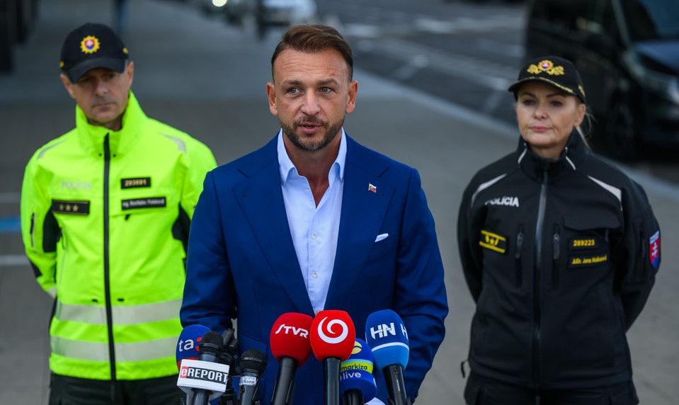 Šutaj Eštok: Polícia spustila kontroly taxislužieb. Pri cudzincoch preveria aj pobyt