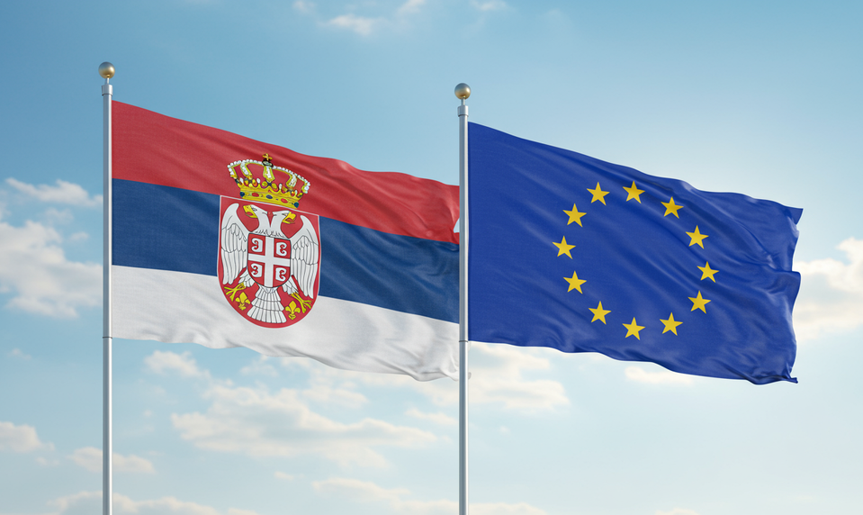 Srbsko prijalo sadu zákonov, ktoré podľa opozície obmedzujú nezávislosť justície