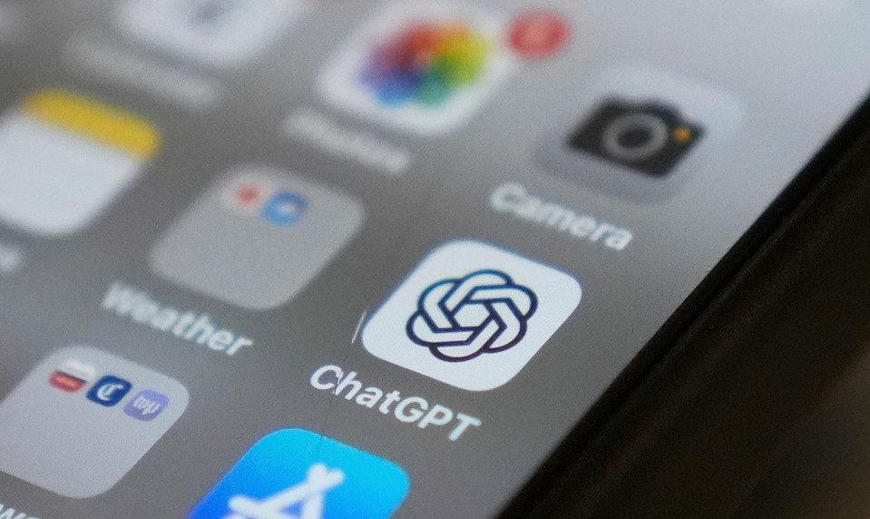 Švédsko zakázalo používanie ChatGPT a Claude. Obáva sa najhoršieho