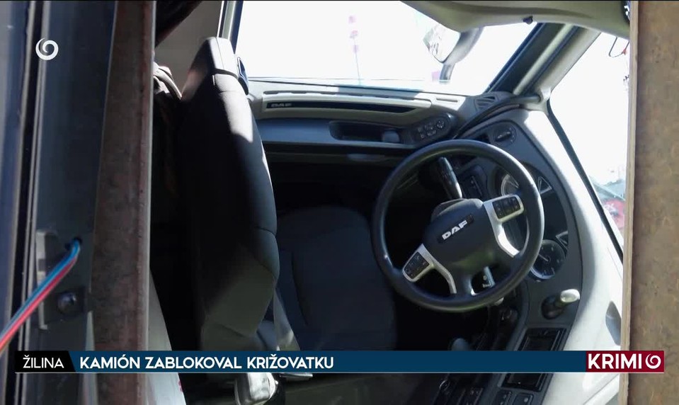 KAMIÓN ZABLOKOVAL KRIŽOVATKU