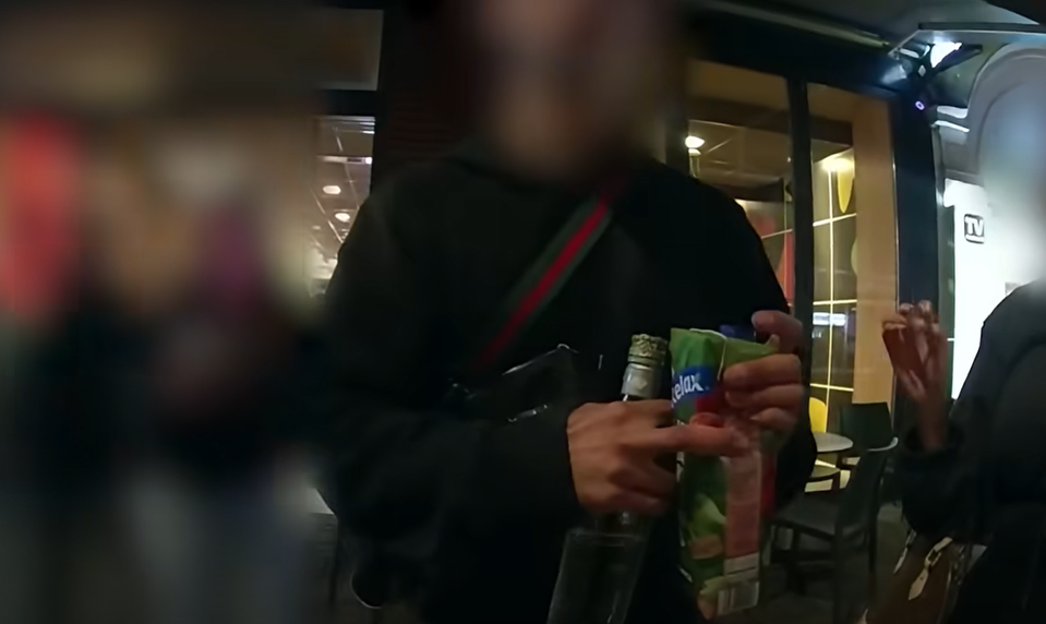 Mladík sa preukázal občianskym preukazom vytvoreným pomocou AI. Po odhalení utiekol