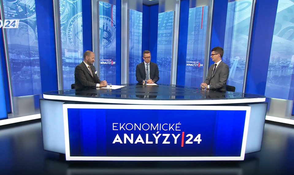 Ekonomické Analýzy 24: Prímerie USA a Iránu zrazilo ceny ropy, analytici však varujú pred neistotou
