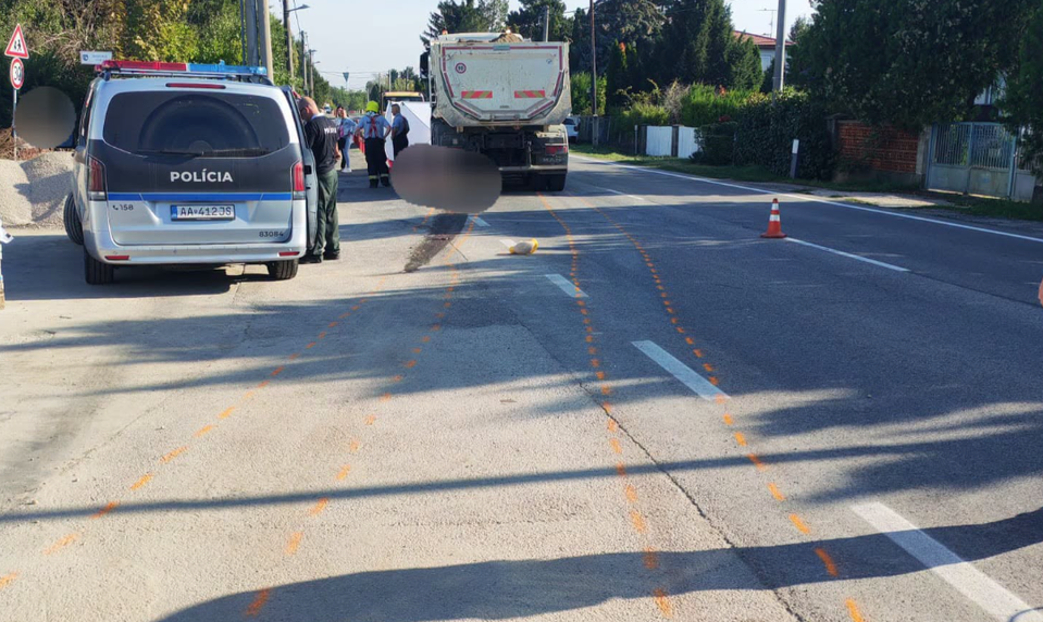 Tragédia v Kvetoslavove. Seniorku (†72) zrazil kamión