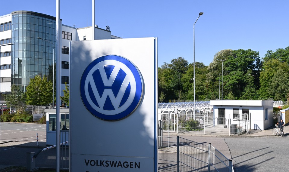 Volkswagen čakajú rozhodujúce dni. Hovorí sa o zatváraní závodov aj ďalšom prepúšťaní