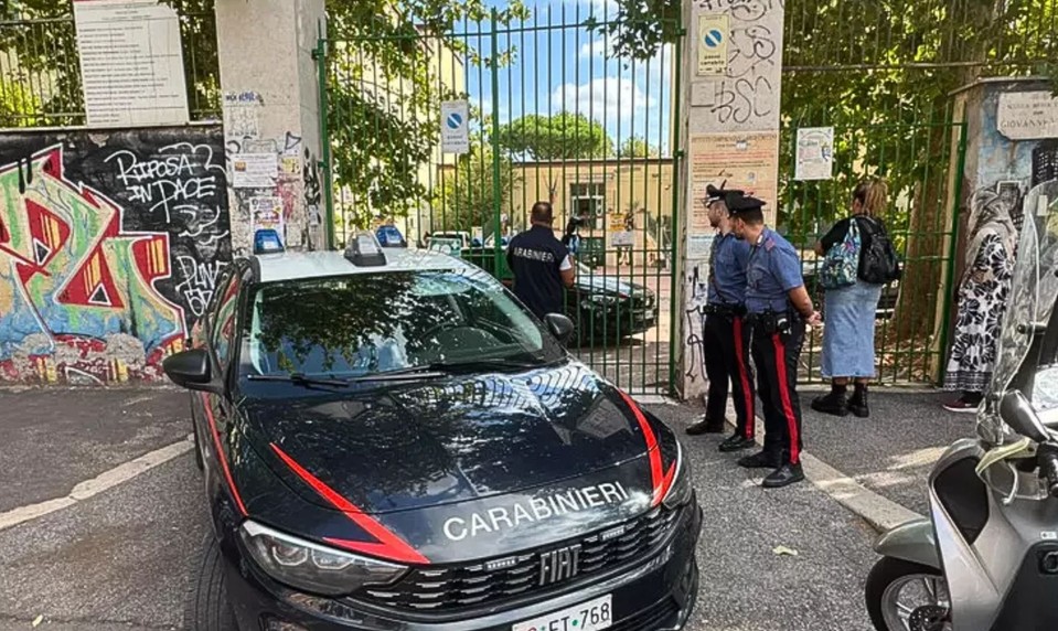 Žiak (13) zaútočil na učiteľku nožom. Útok chcel vysielať na sociálnej sieti