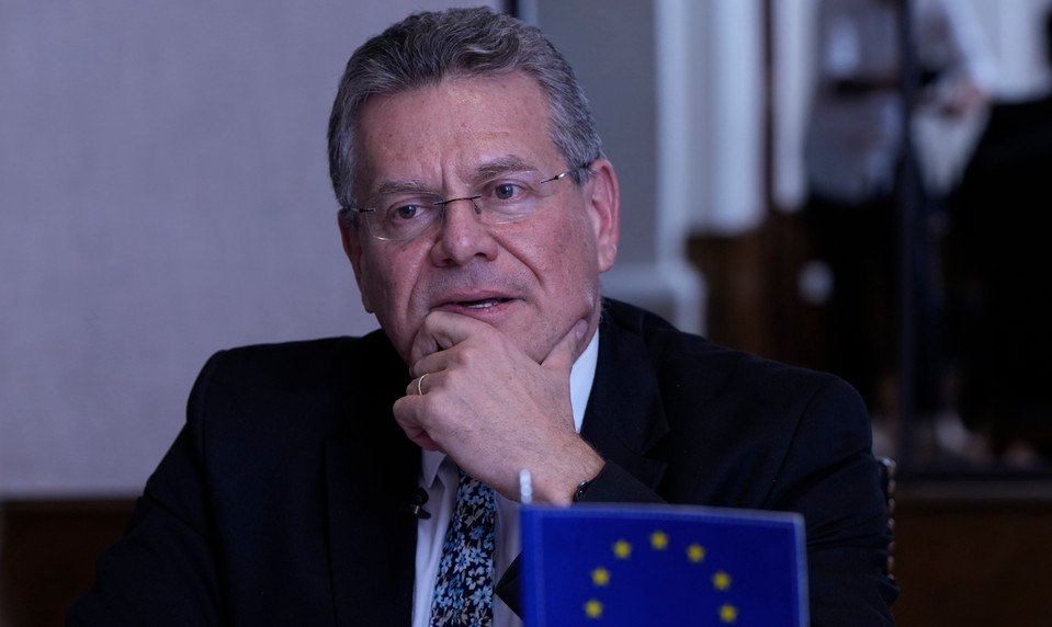 EÚ a Čína sa dohodli na úpravách obchodu. Zmeny sa týkajú hybridov aj vzácnych zemín
