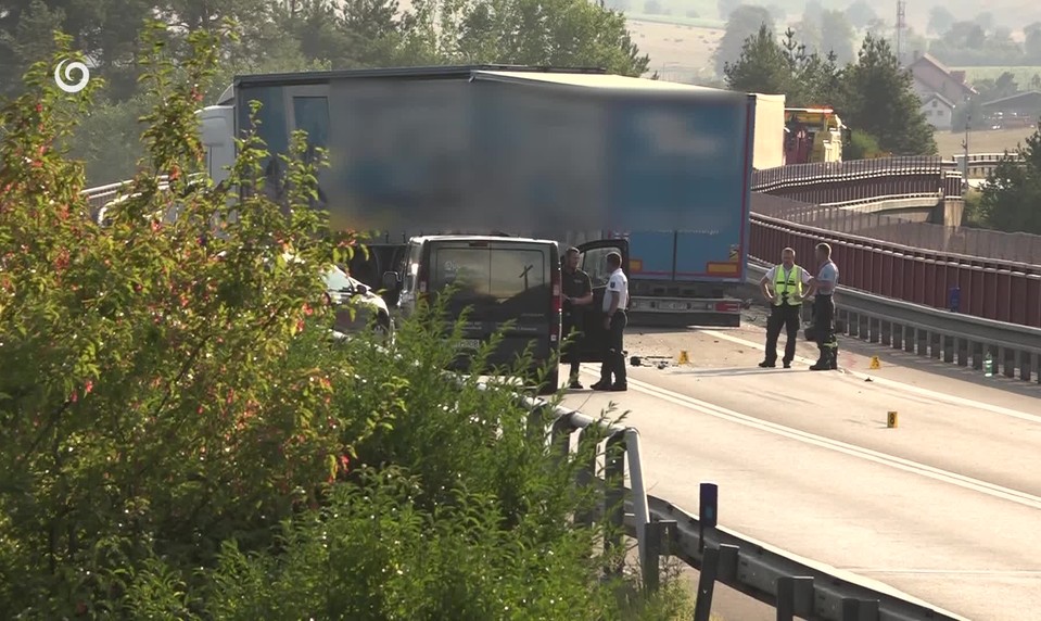 Tragédia pred tunelom Branisko: Zrážka dvoch kamiónov a auta si vyžiadala život 52-ročnej vodičky