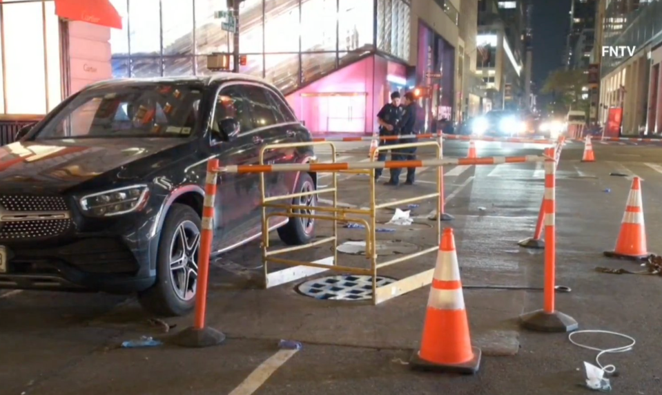 Žena v New Yorku zomrela po páde do otvoreného kanála pri vystupovaní z auta