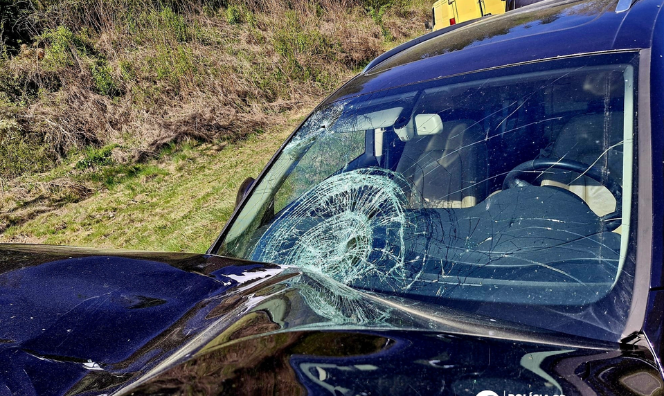 Cyklista prešiel v zákrute do protismeru, po zrážke s autom zomrel