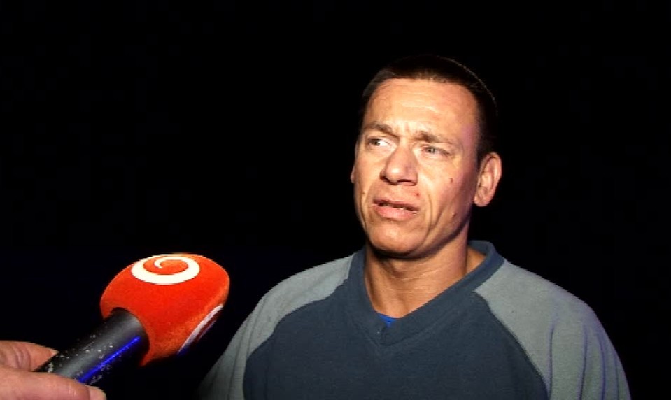 Pokračoval v jazde s defektom. Pre chybné rozhodnutie mu zhorela auto do tla