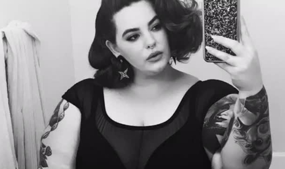 V detstve ju šikanovali, dnes dobýja svetové móla: XXL Američanka uspela aj s kilami navyše