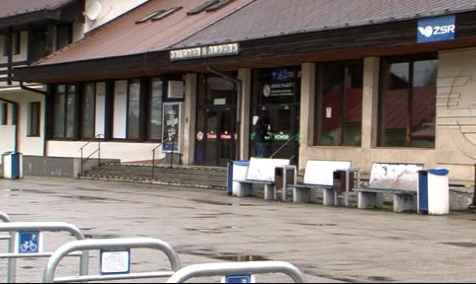 Veronika (15) sa postavila pred prichádzajúci vlak