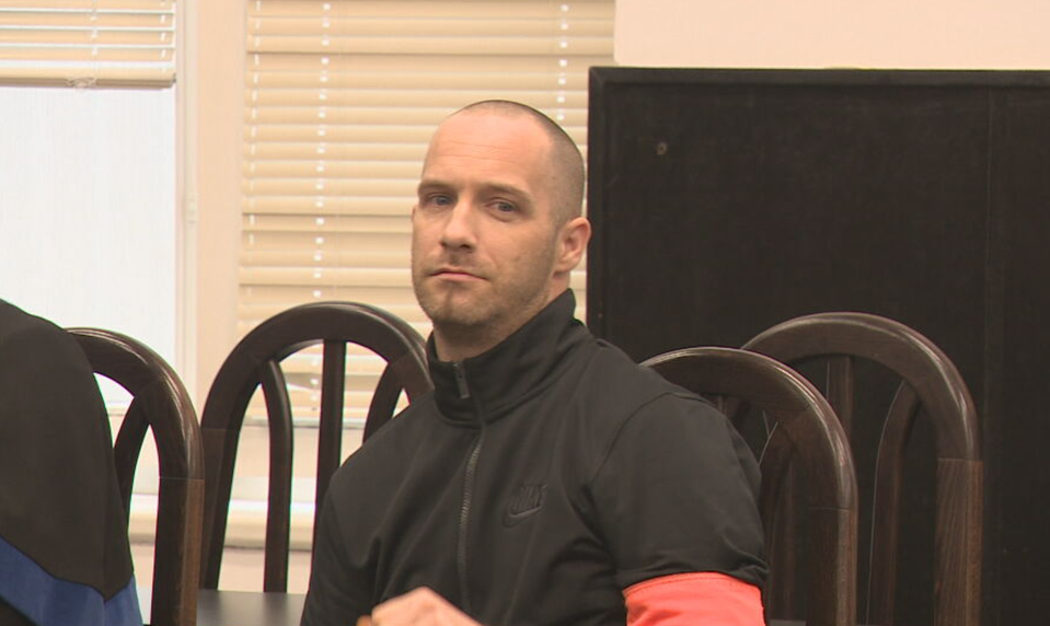 Bola to láska. Miloš však skončil s 45 bodnými ranami. Obžalovaný Samuel tvrdí, že nie je vrahom