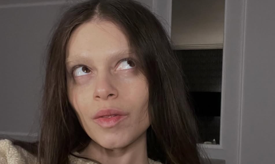 Čo je to za módu?! Vybielené obočie predviedla aj princezná z českej rozprávky, hotová Wednesday!