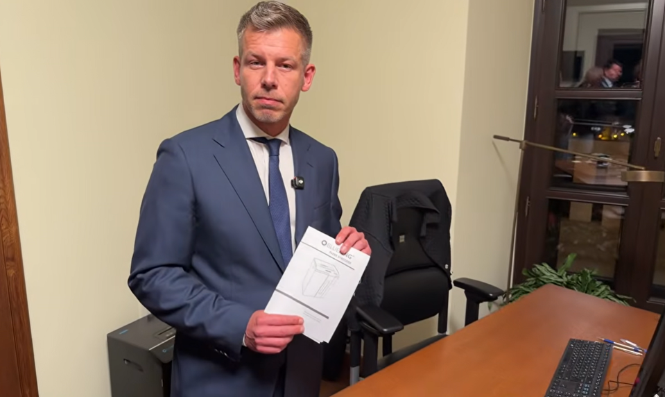 Magyar našiel v Orbánovom sídle novú skartovačku, hovorí o utajovaní