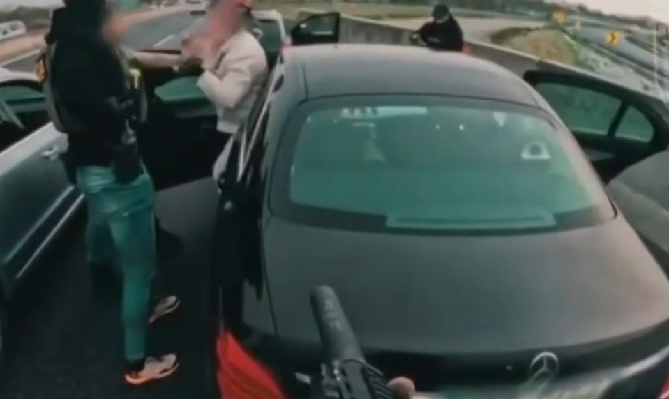 Policajti zasiahli proti dílerom kokaínu: Jedného zadržali na diaľnici D1