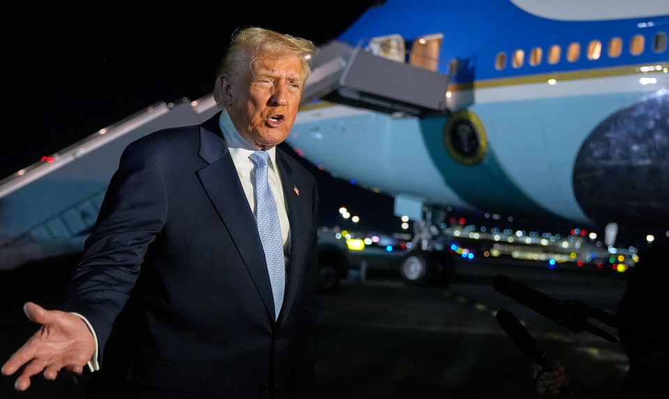 "Ticho, ty prasiatko," povedal Trump novinárke. Experti odhalili znepokojivý vzorec v jeho správaní