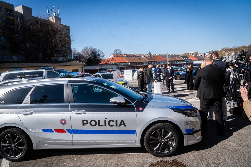 Rezort vnútra predstavil nový dizajn policajných áut