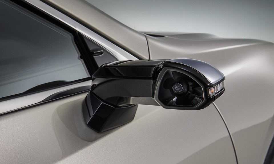 Lexus ES | Kamery namiesto spätných zrkadiel
