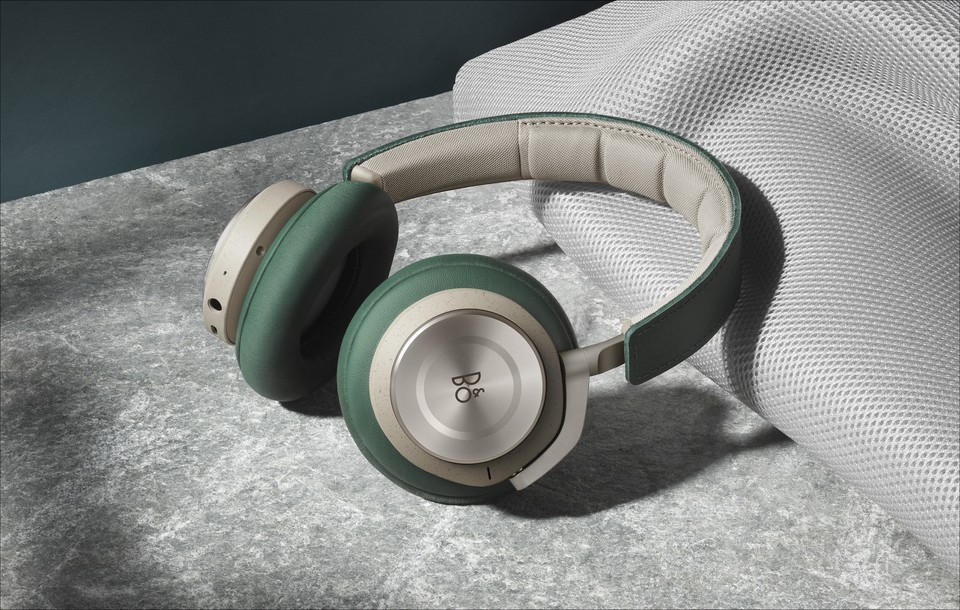 Bang and Olufsen SS19 