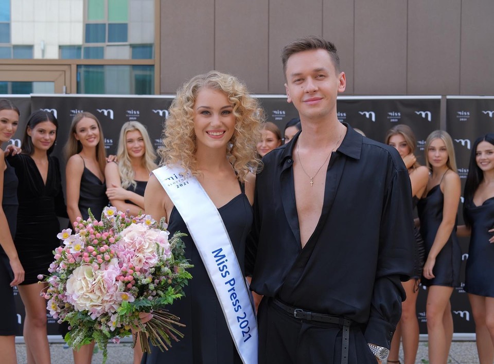 Miss Press 2021 - Júlia Ivanová a riaditeľ súťaže Miss Slovensko - Michael Kováčik