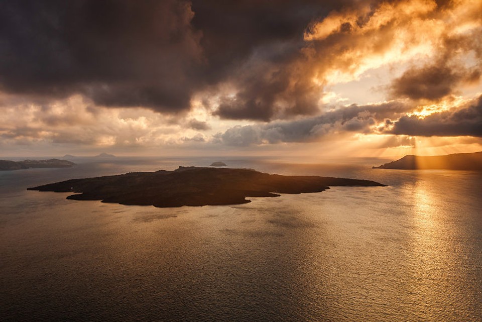 Malebný grécky ostrov Santorini