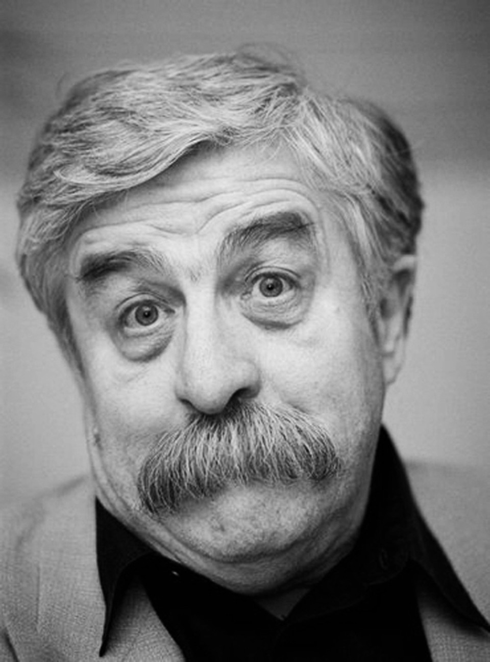 Július Satinský (* 20. august 1941 – † 29. december 2002)