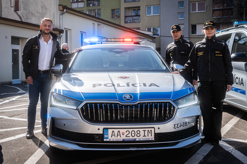 Rezort vnútra predstavil nový dizajn policajných áut