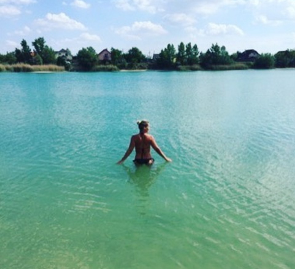 Erika Barkolová si užíva leto v jazere