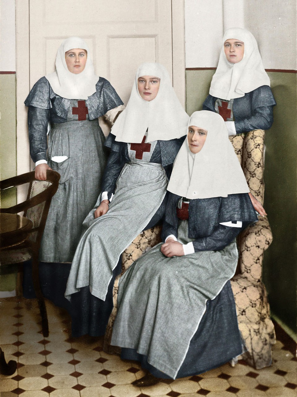 Dievčatá dynastie Romanovcov pracovali spolu s matkou aj ako opatrovateľky