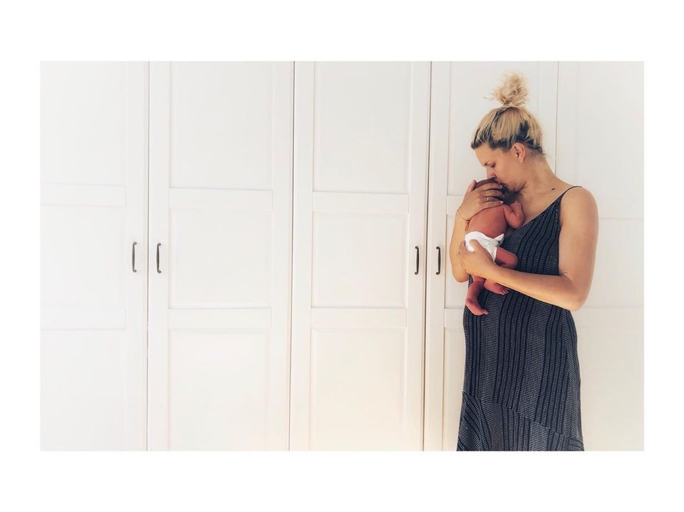 Kristína Tormová krátko po pôrode so synčekom Alankom