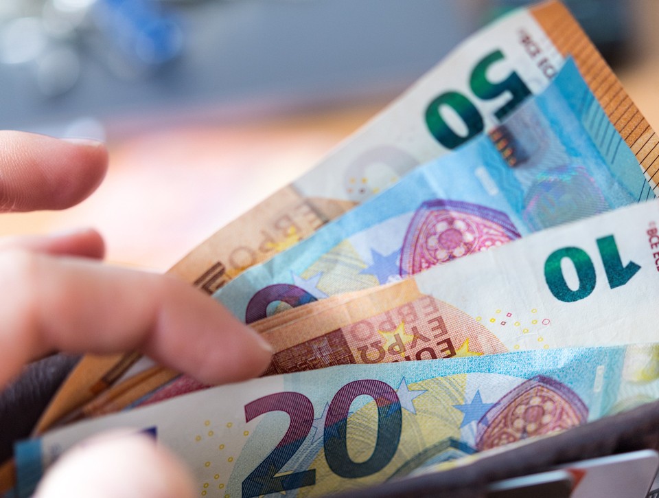 Slováci nemajú z čoho šetriť: Až 42 % domácností má menšiu rezervu ako pred rokom