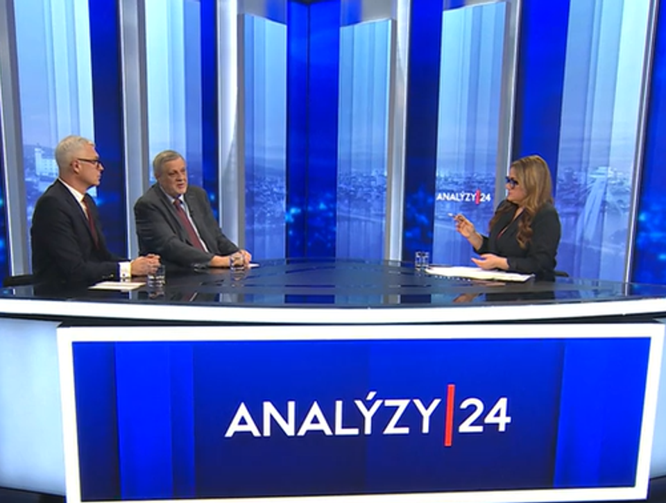 Korčok hovorí o izolácii Slovenska, Kubiš ju spochybňuje. Volá ale po lepšej komunikácii