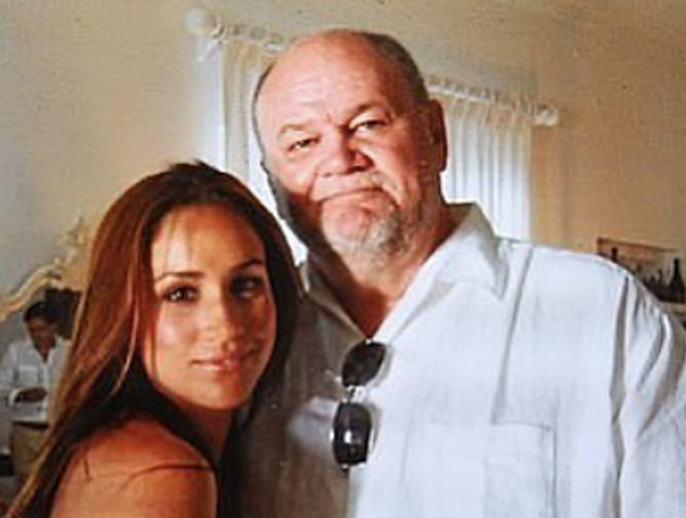 Otec Meghan Markle šokoval veľkou novinou! Vyšší vek, amputovaná noha a mladá milenka?!
