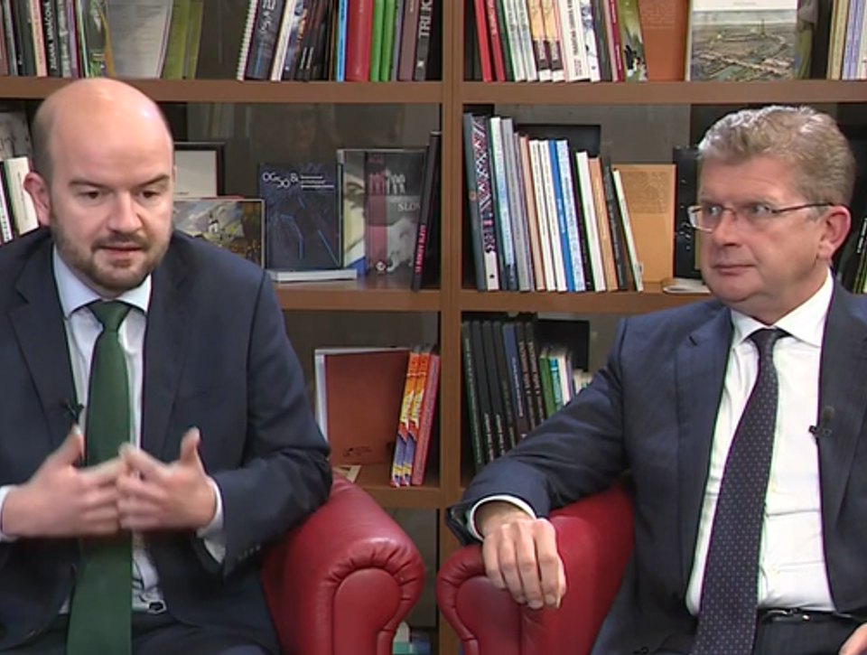 Vláda nerieši vlaky, ale "reformu" ochrany oznamovateľov, kritizuje Dubéci