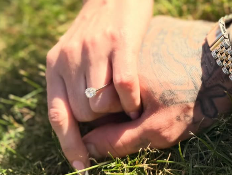 Našiel konečne tú pravú? Obľúbený český spevák pokľakol a bude svadba!