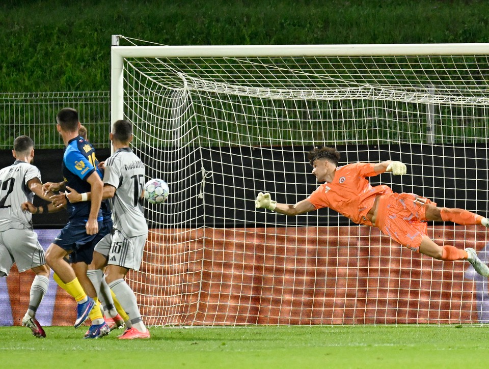 Krátko pred prestávkou je vyrovnané, Celje skórovalo z penalty