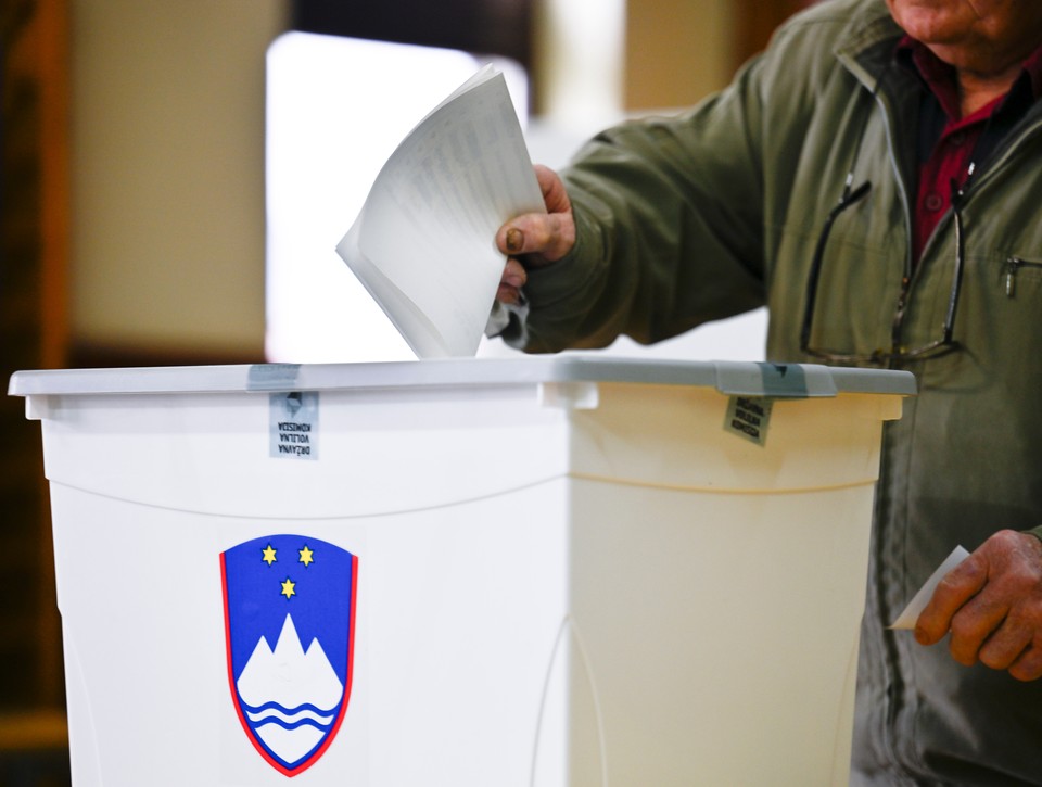 Politológ: Bez jasného víťaza, bez väčšiny. Slovinsko je po voľbách v patovej situácii