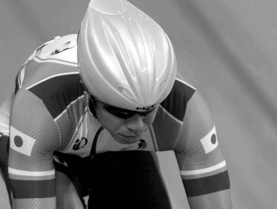 Tragédia počas pretekov. Zomrel strieborný olympijský víťaz v dráhovej cyklistike