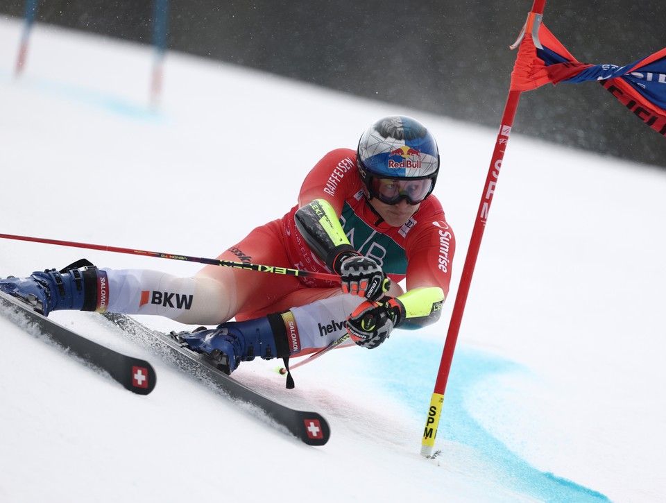 ODERMATT v obrovskom slalome šokujúco vypadol, vedie BRAATHEN