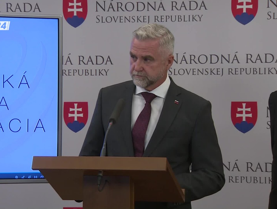 Gašpar: Transakčná daň sa ako celok nezruší. Premiér si otestoval reakciu kritikov